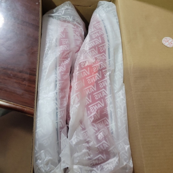 Vans - Picture 2 of 4